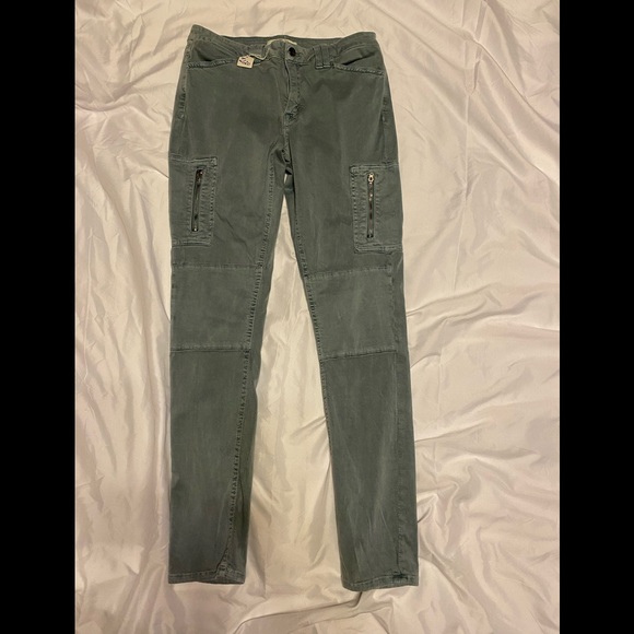 EUC Fidelity denim. Size 8/29. - Picture 3 of 10